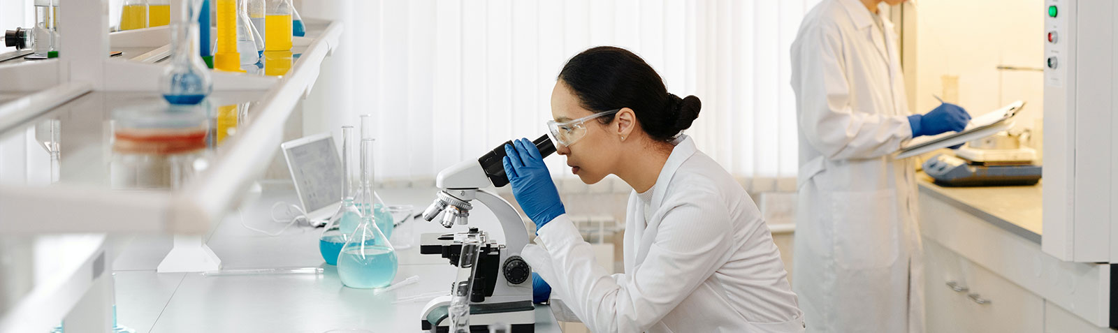 We provide analytical testing services for the pharmaceutical and chemical industries, including safety data, quality control, composition analysis, sample testing, etc. via dozens of collaborated laboratories located in different cities.